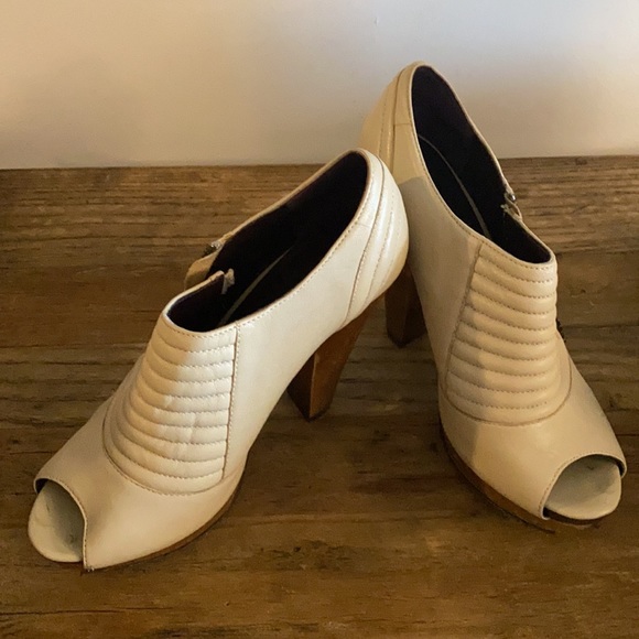 Shoes - Picture 9 of 16